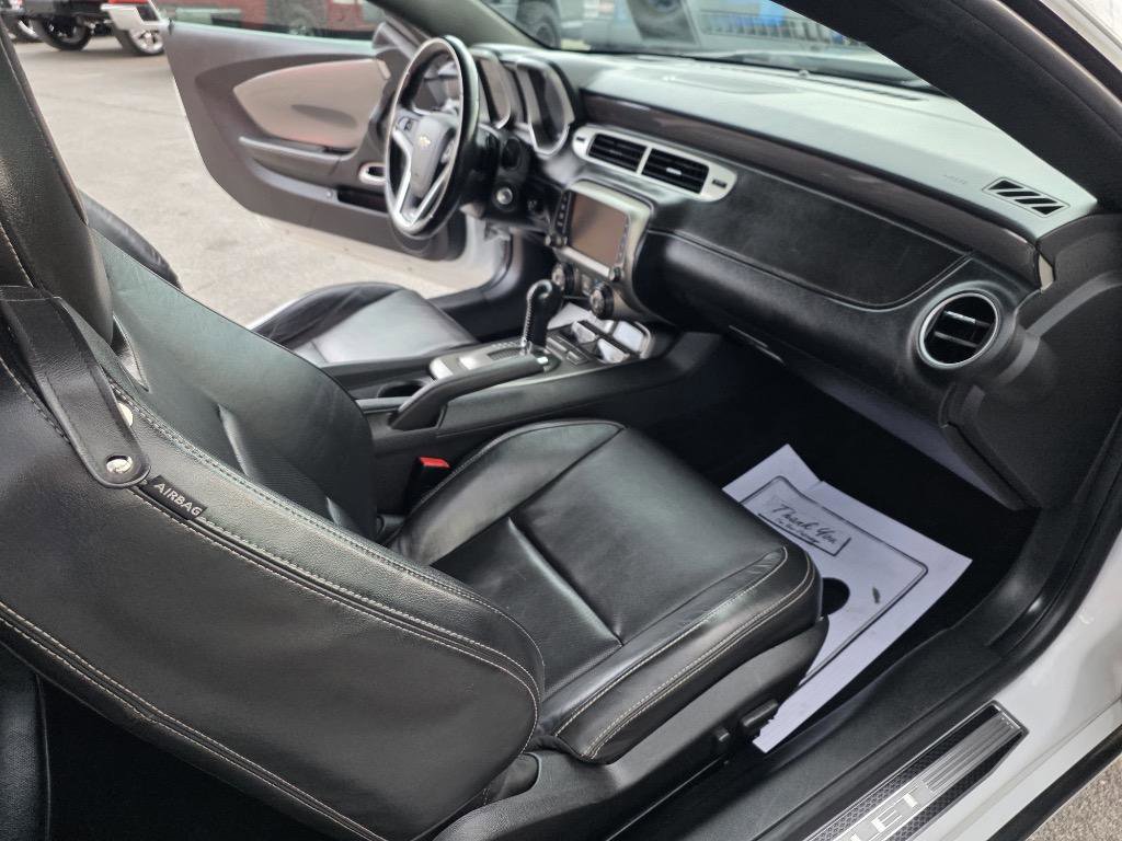Used 2013 Chevrolet Camaro SS RWD image 17