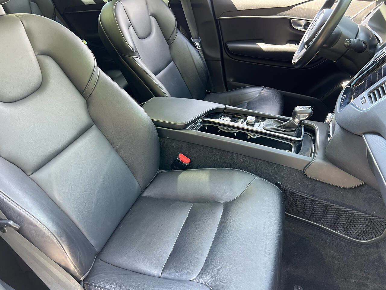 Used 2020 Volvo XC90 T5 Momentum w/ Protection Package Premier image 13