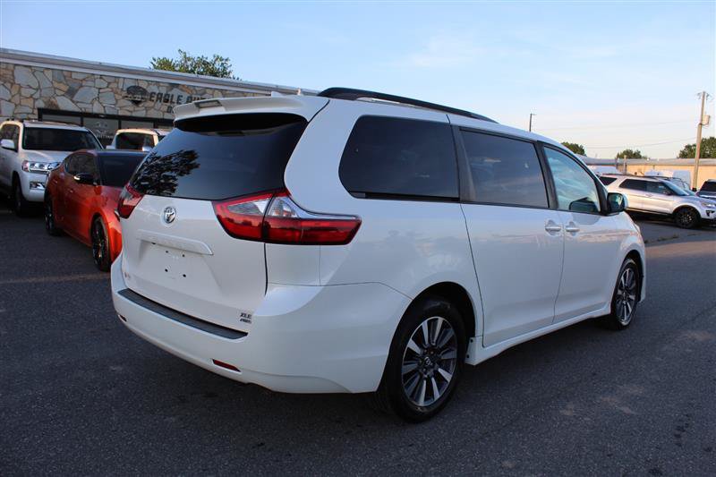 Used 2020 Toyota Sienna XLE AWD/4WD image 8
