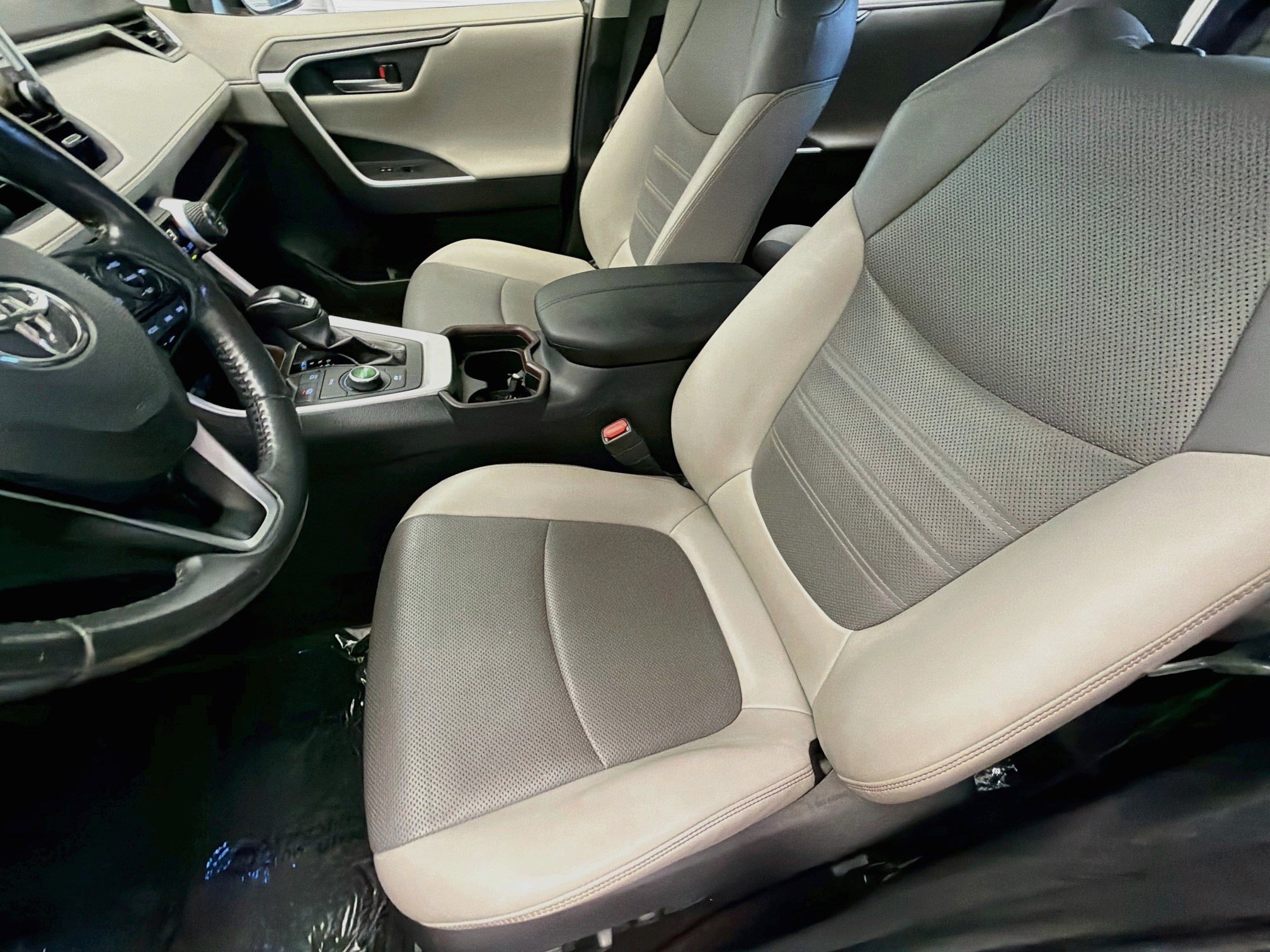 Used 2020 Toyota RAV4 Limited AWD/4WD image 11