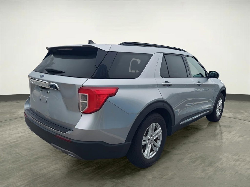 Used 2023 Ford Explorer XLT w/ Equipment Group 202A image 5