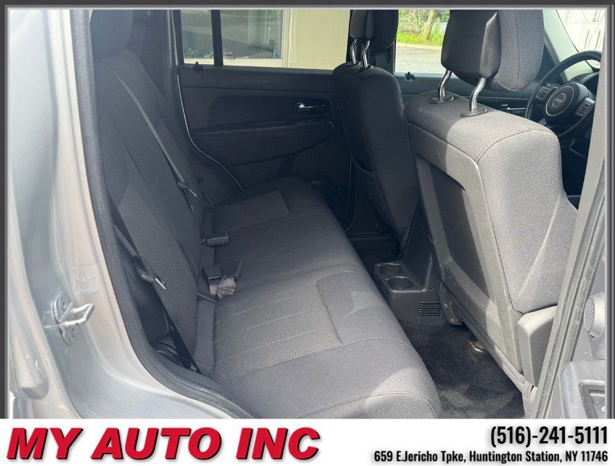 Used 2011 Jeep Liberty Sport AWD/4WD image 26