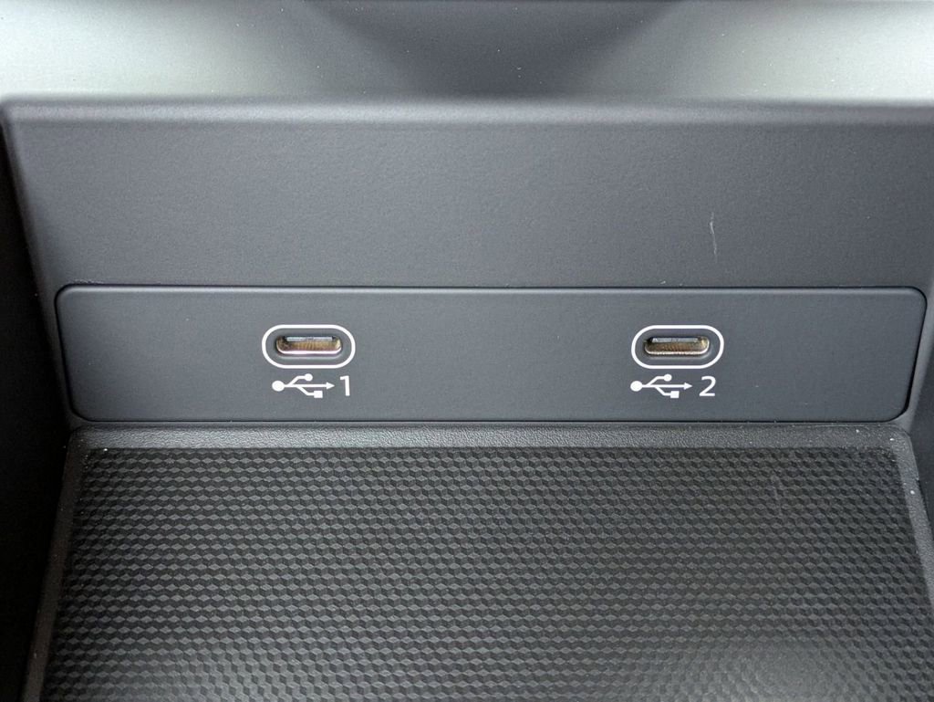 Used 2024 Porsche 911 Carrera w/ Premium Package image 30