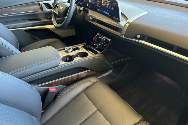 Certified 2026 Cadillac Vistiq Sport AWD/4WD image 17