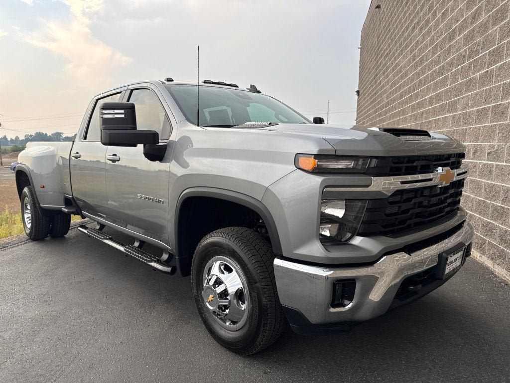 New 2026 Chevrolet Silverado 3500 LT w/ Leather Package AWD/4WD image 4
