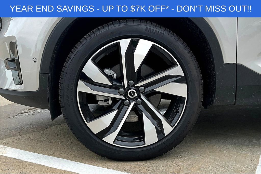 Used 2025 Volvo XC40 B5 Ultra w/ Protection Package Premier image 30