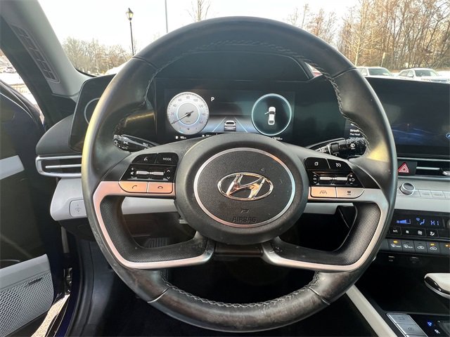 Used 2023 Hyundai Elantra Limited image 17