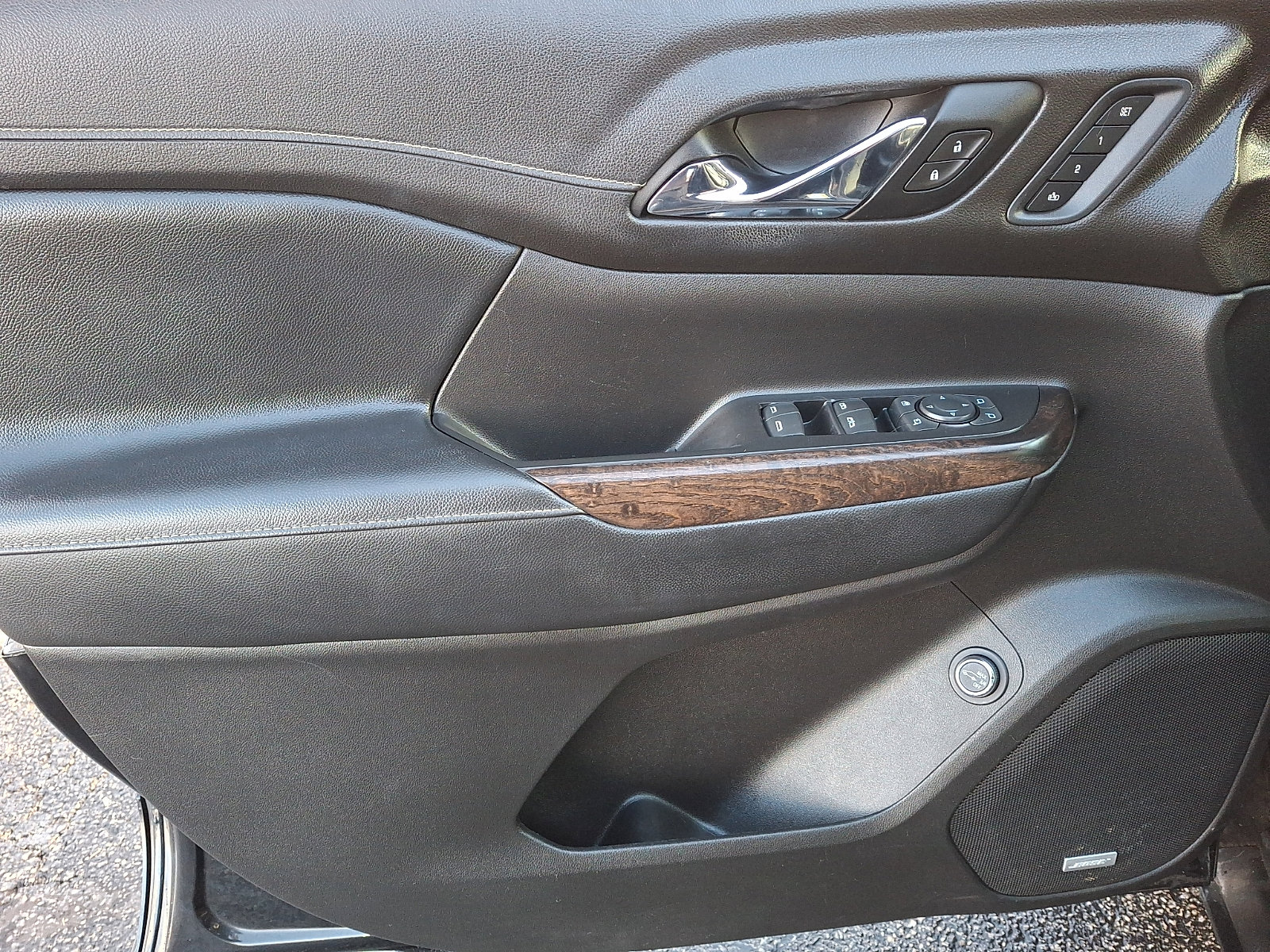 Used 2021 GMC Acadia Denali w/ Denali Technology Package image 12