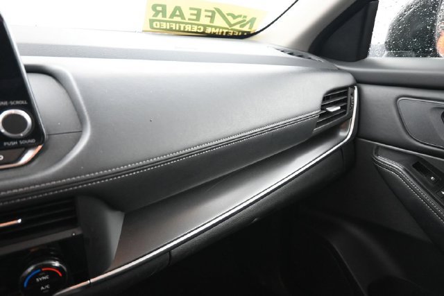 Used 2025 Nissan Rogue SV AWD/4WD image 25