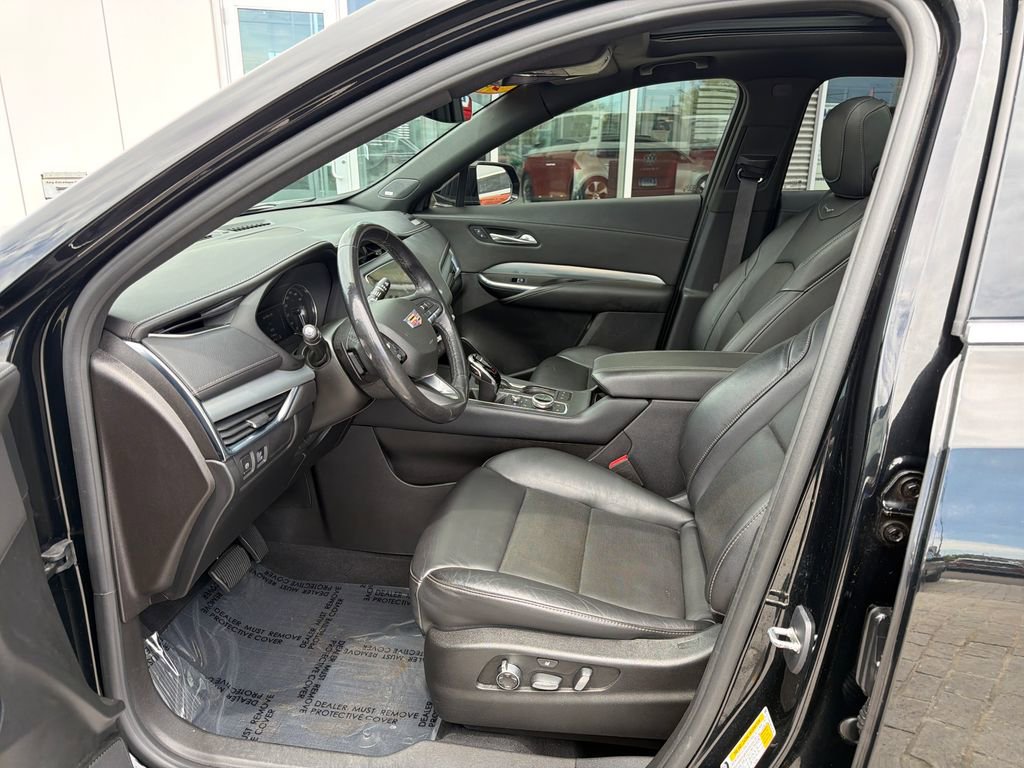 Used 2021 Cadillac XT4 Premium Luxury AWD/4WD image 9