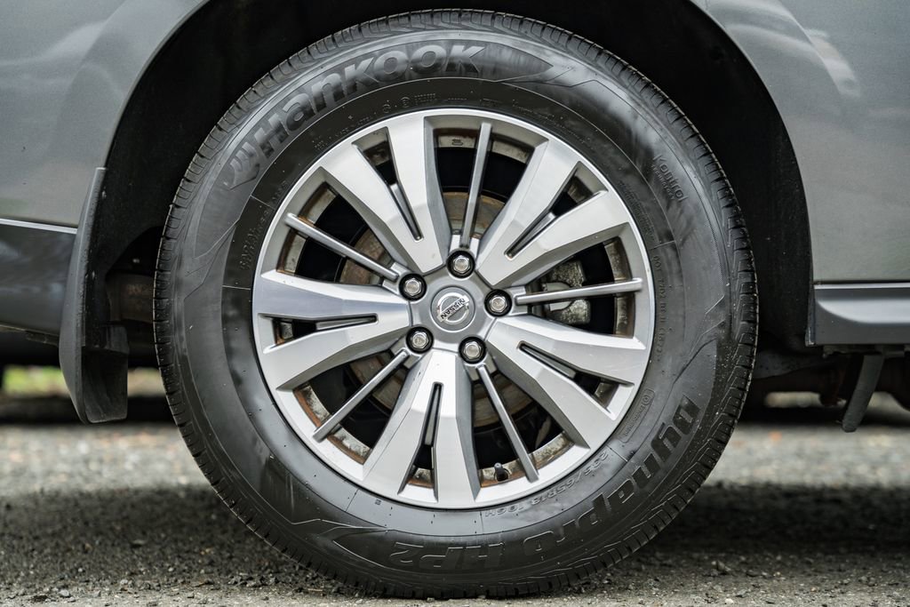 Used 2020 Nissan Pathfinder SV image 14