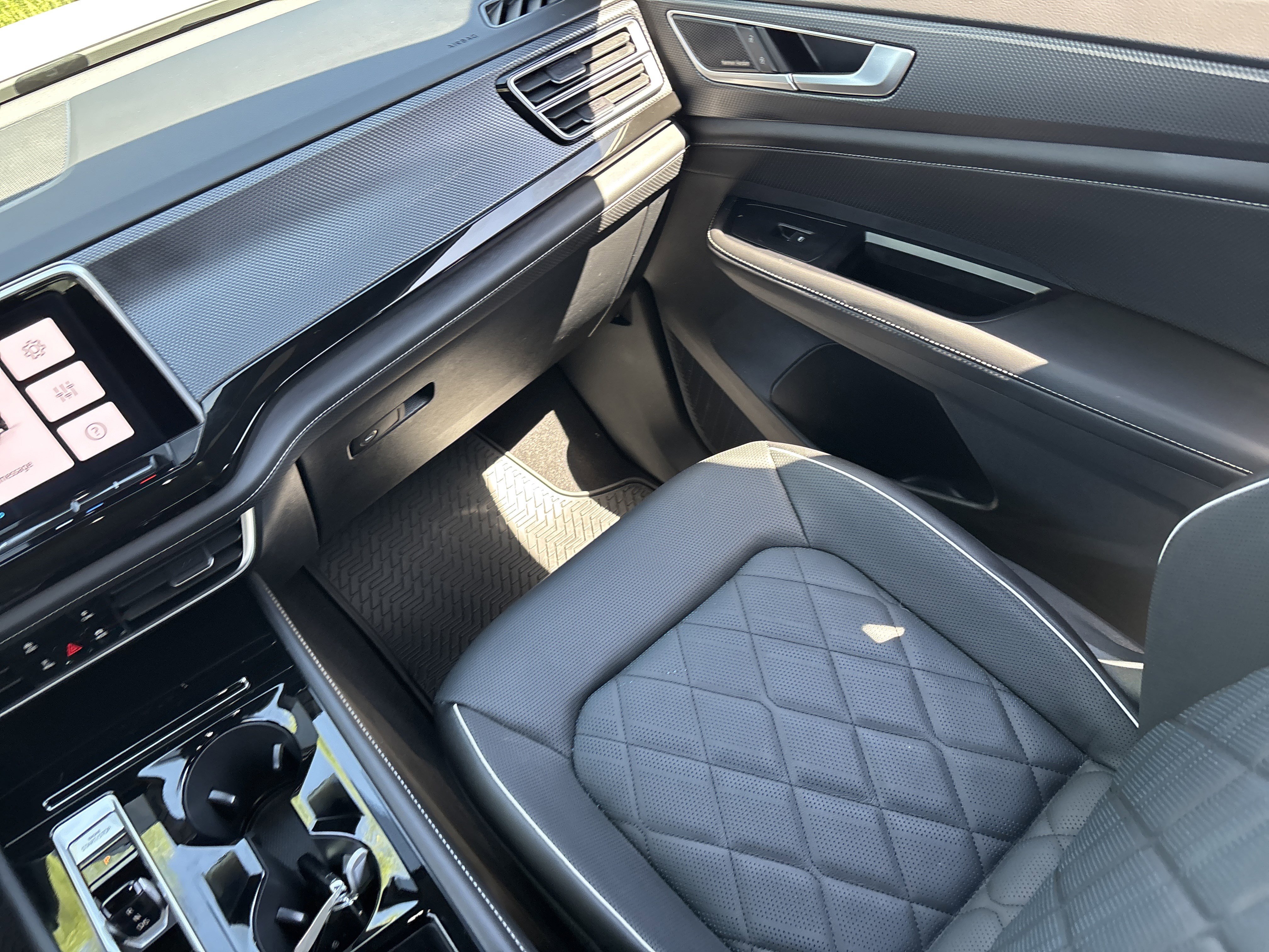 Used 2025 Volkswagen Atlas Cross Sport SEL Premium R-Line image 14