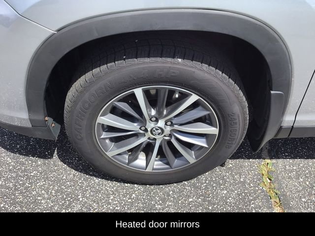 Used 2019 Toyota Highlander XLE AWD/4WD image 17