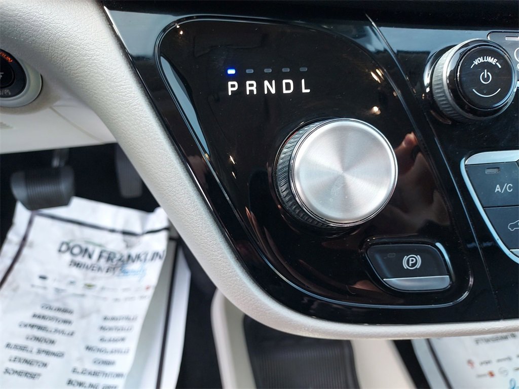 Used 2022 Chrysler Pacifica Touring-L image 25