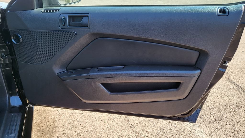 Used 2014 Ford Mustang Convertible RWD image 18
