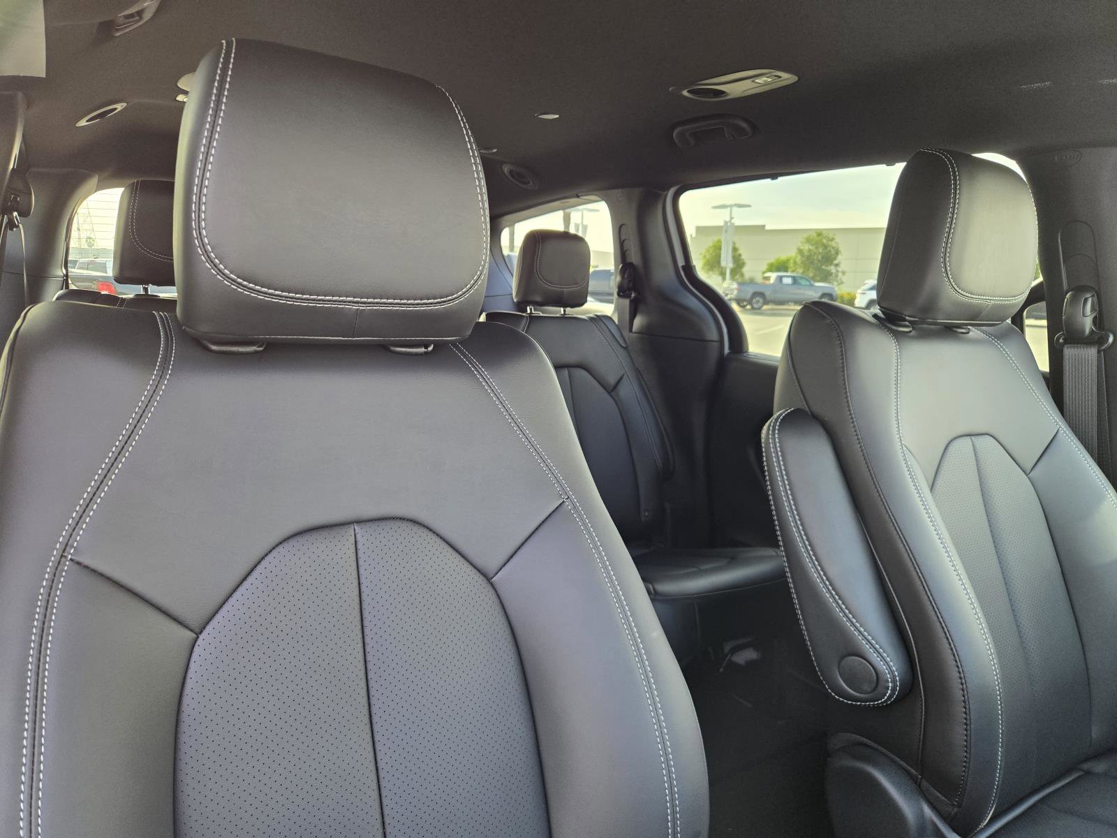 New 2026 Chrysler Pacifica Select image 32