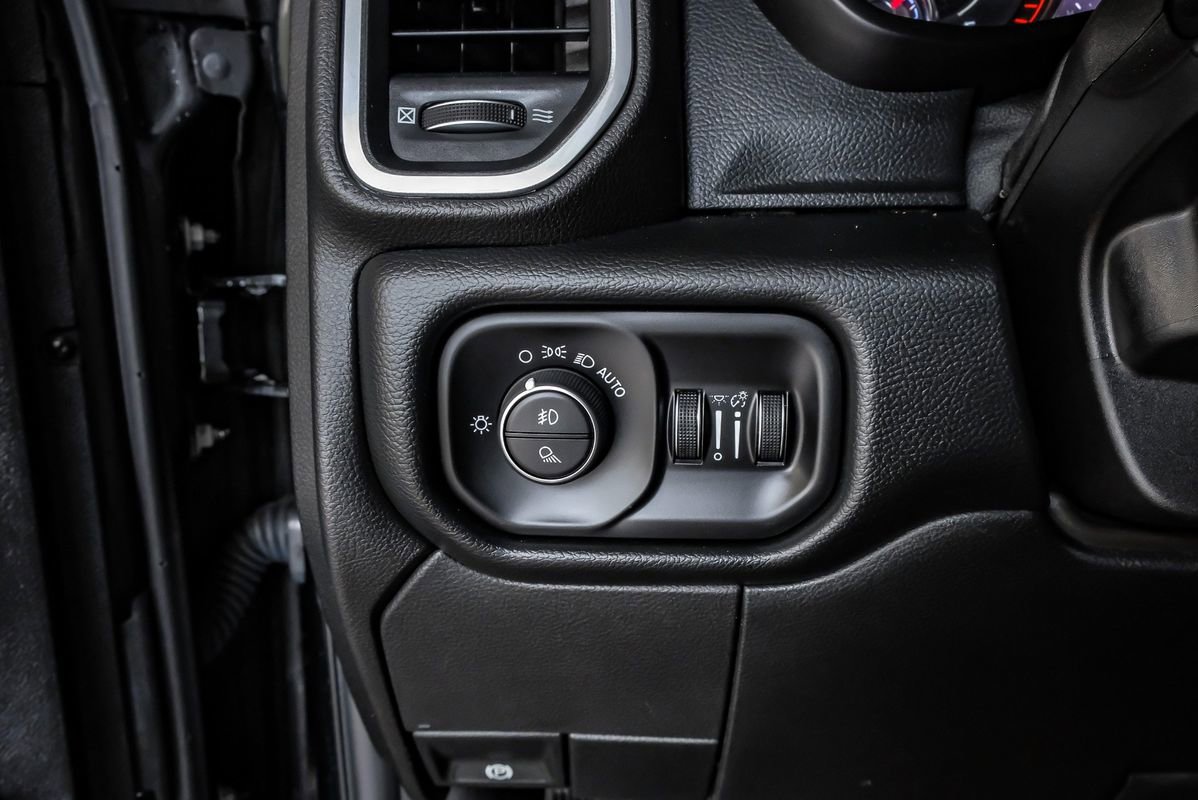 Used 2019 RAM 2500 Laramie w/ Black Appearance Package AWD/4WD image 27