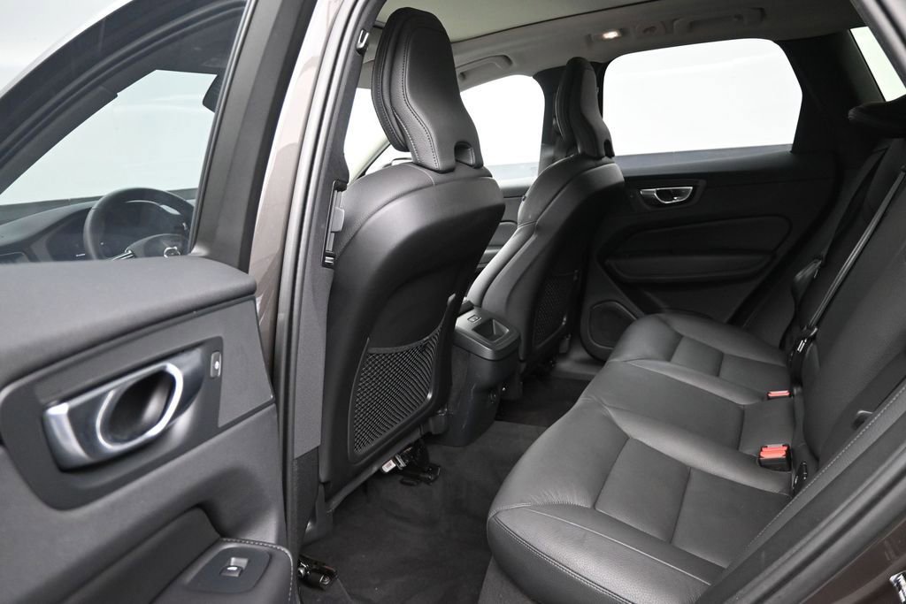 Used 2025 Volvo XC60 B5 Plus AWD/4WD image 14