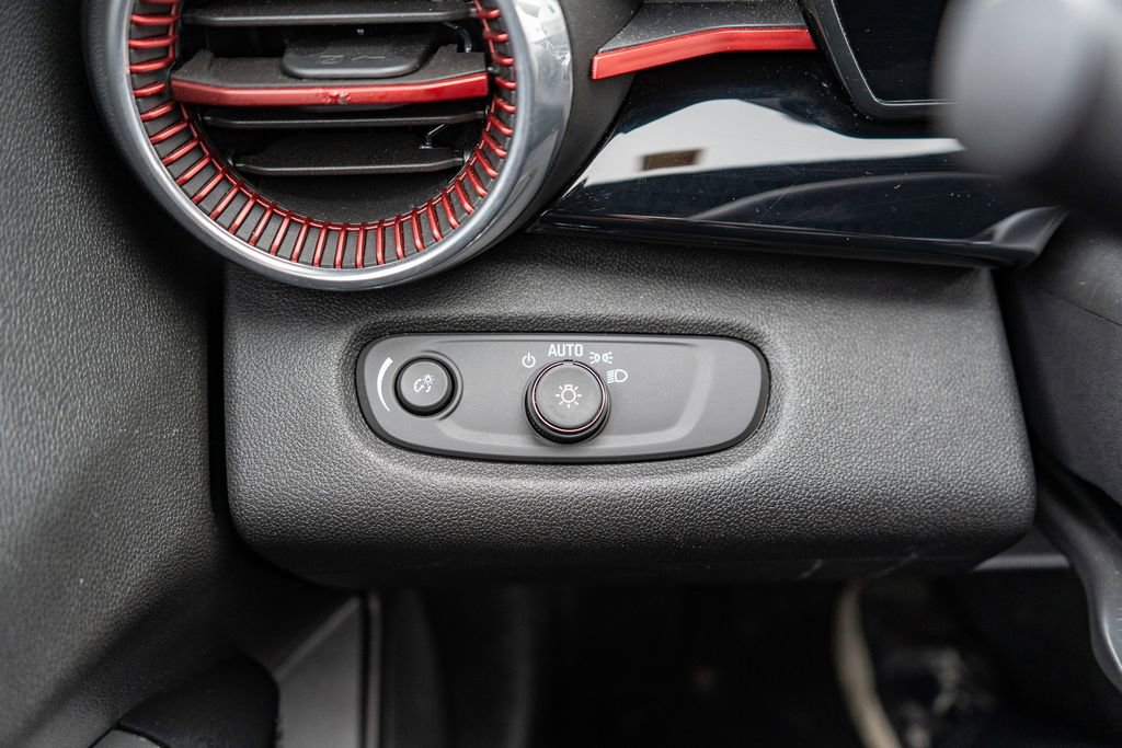 Used 2024 Chevrolet Trax RS w/ Driver Confidence Package image 22