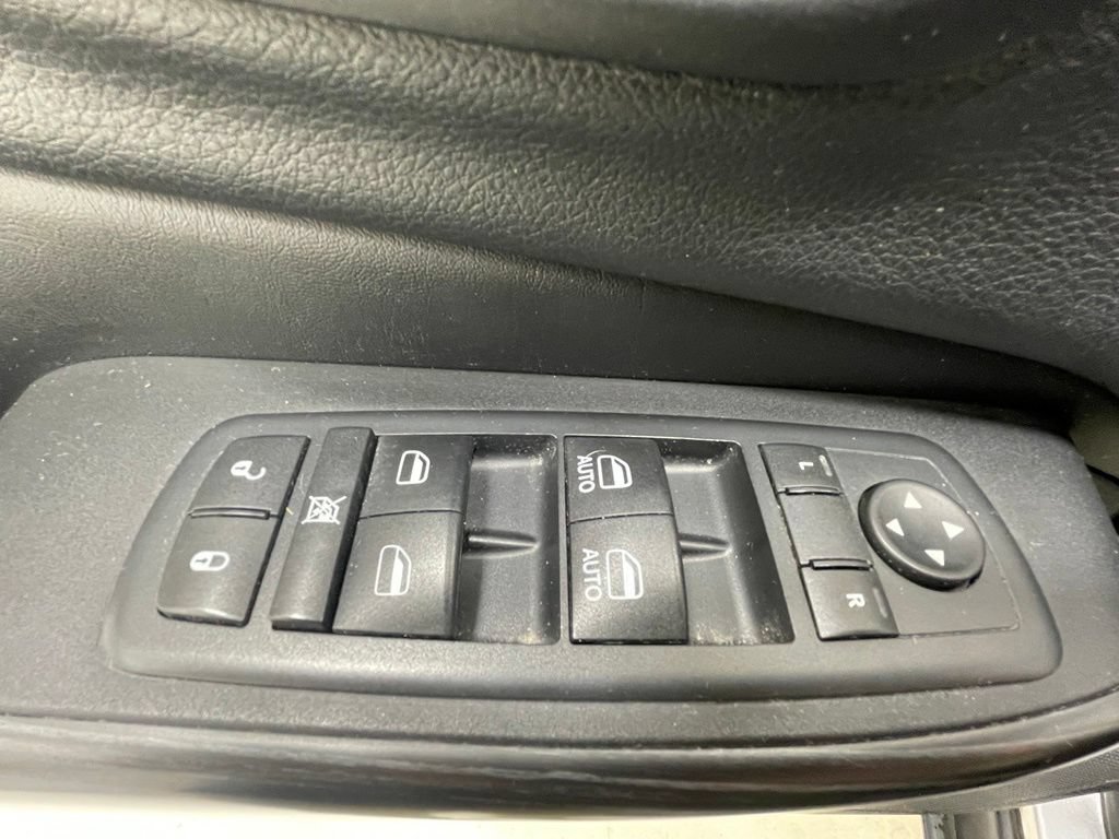 Used 2017 Jeep Cherokee Limited AWD/4WD image 12