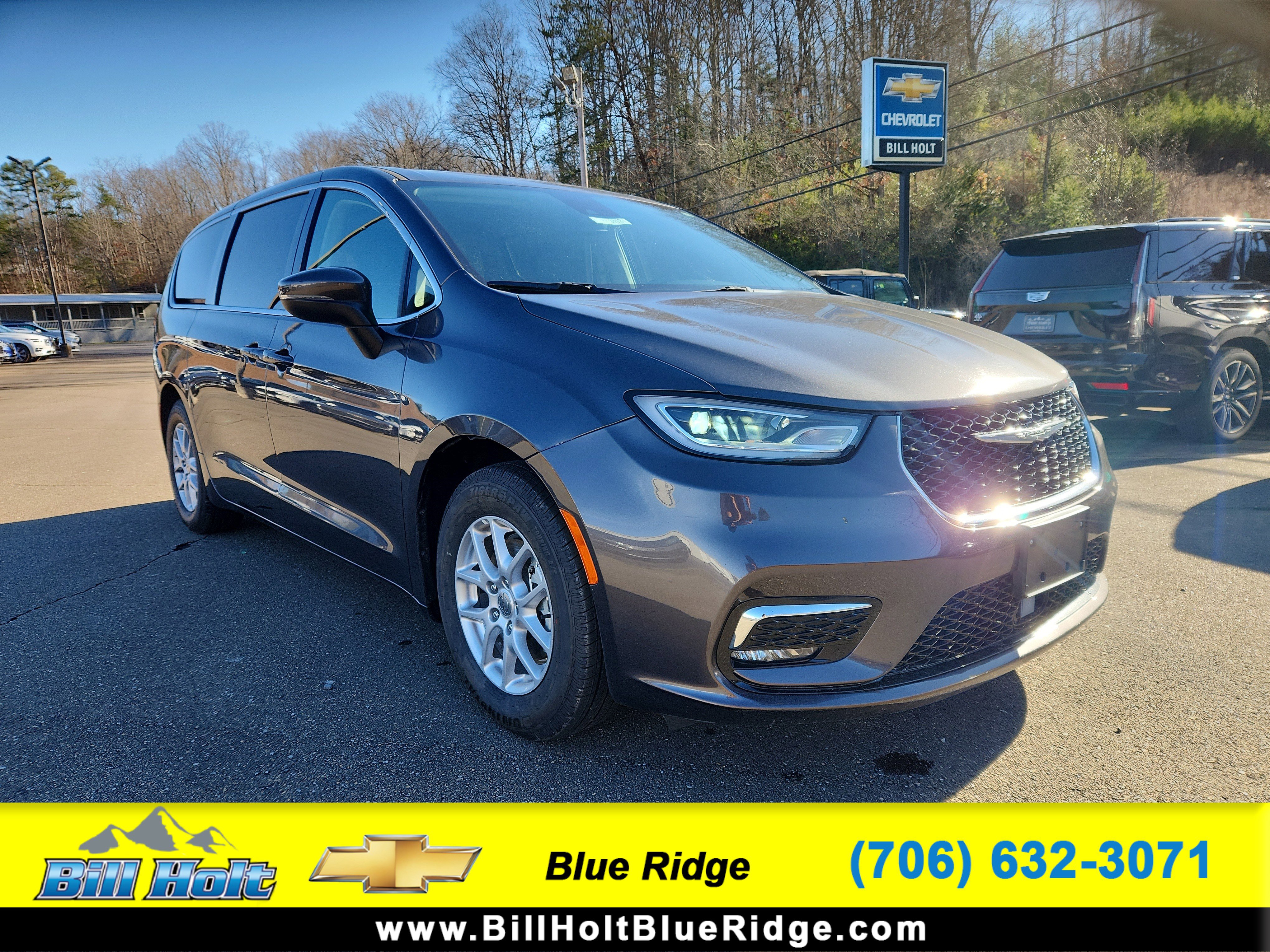 Used 2023 Chrysler Pacifica Touring-L 360° Tour