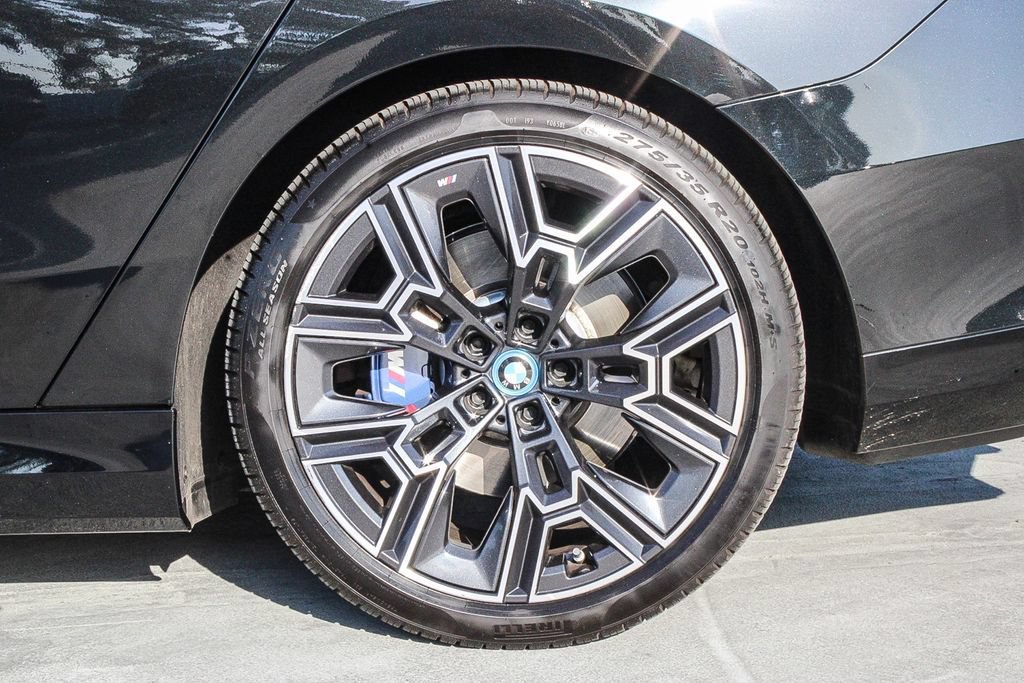 Used 2024 BMW i5 eDrive40i w/ M Sport Package RWD image 12