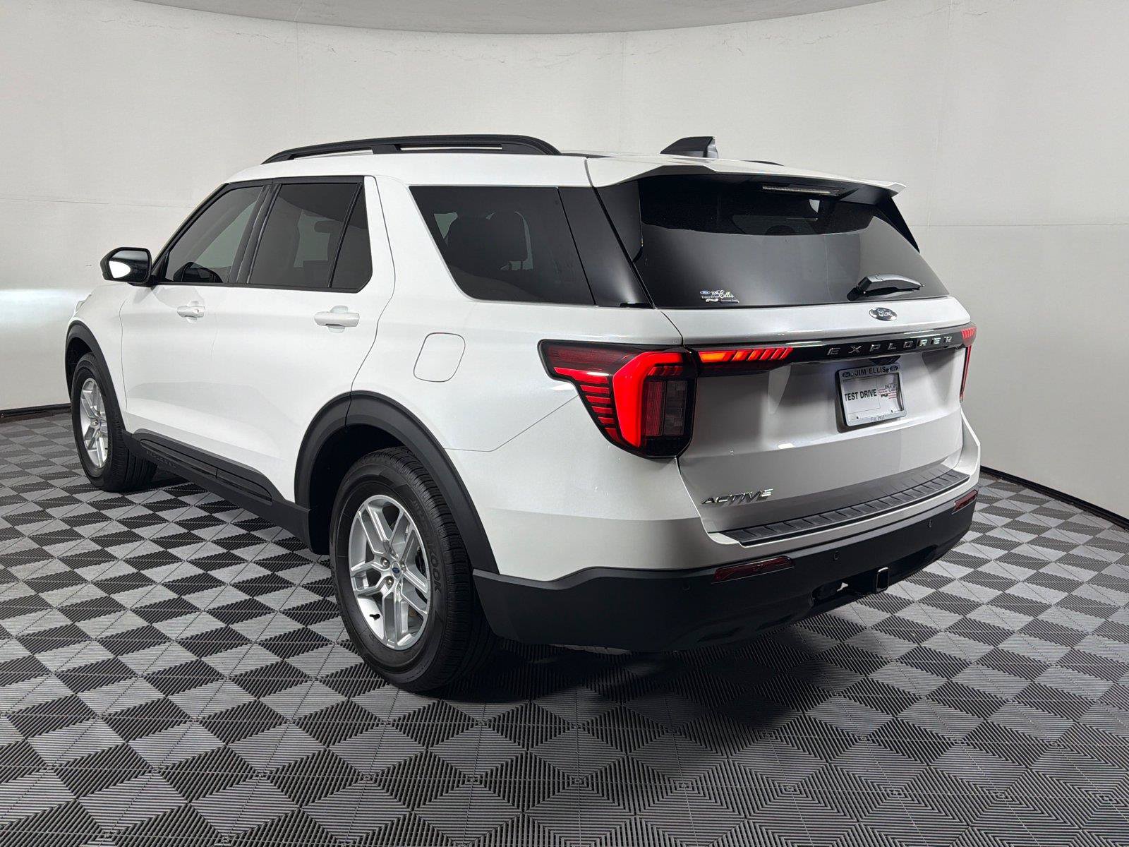 Used 2026 Ford Explorer Active RWD image 5