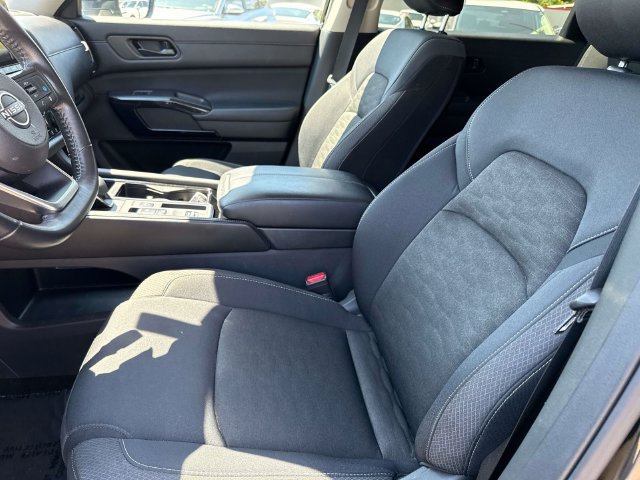 Used 2025 Nissan Pathfinder SV FWD image 19
