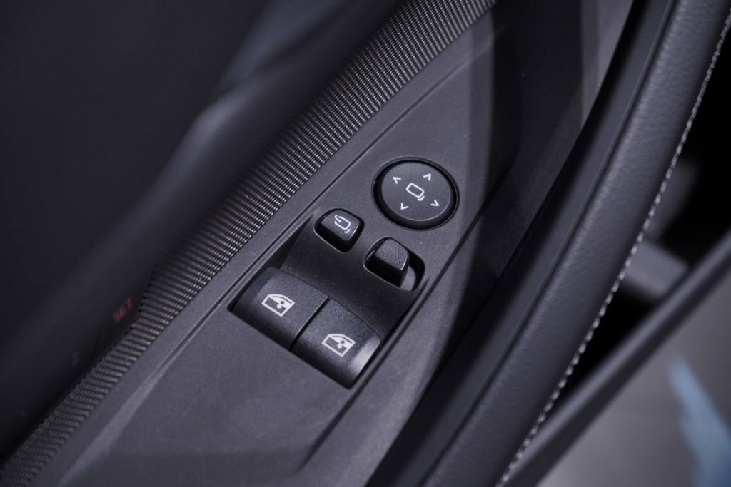 Used 2025 BMW 430i Coupe w/ M Sport Package image 16