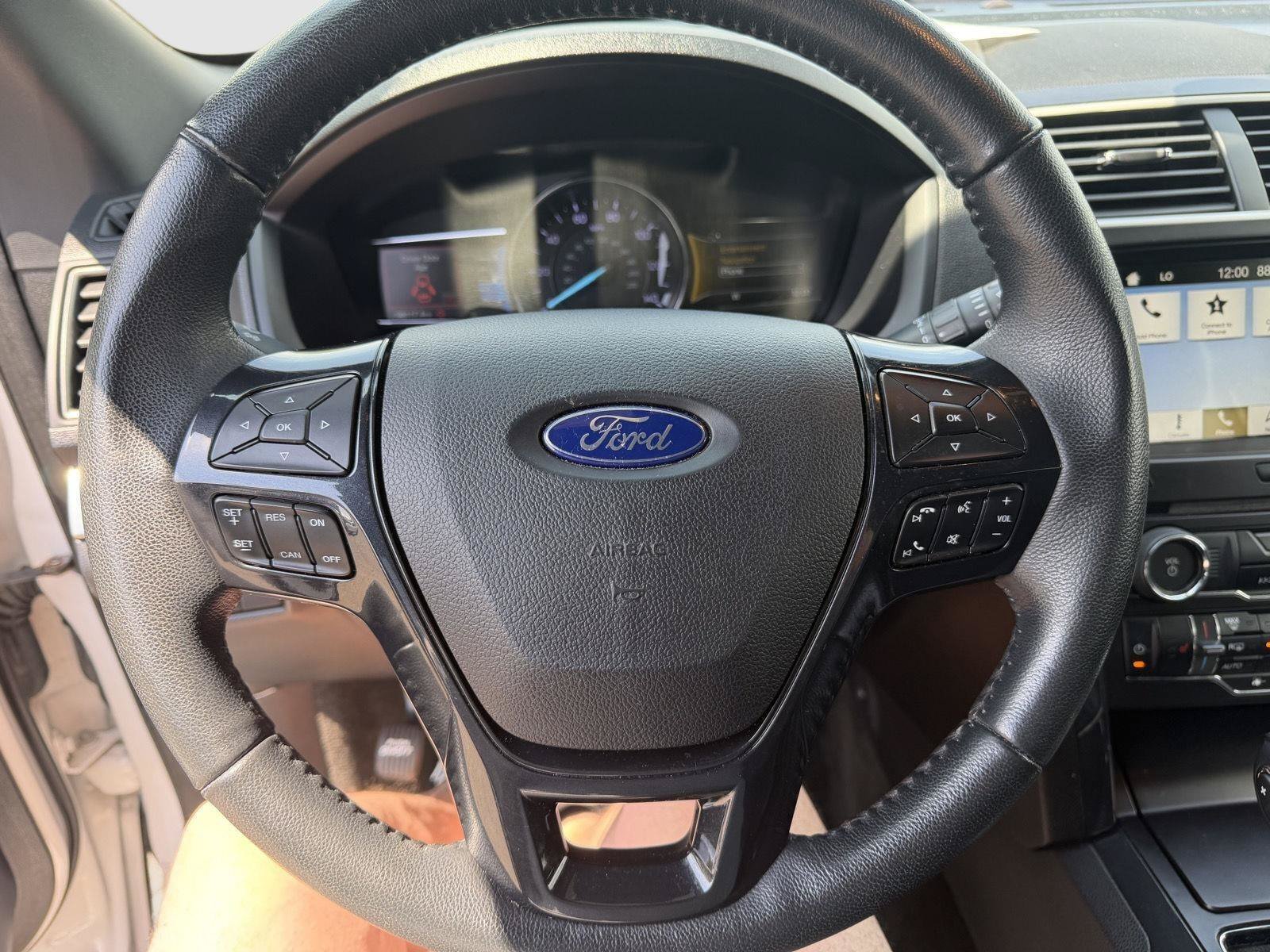 Used 2018 Ford Explorer XLT w/ Equipment Group 202A FWD image 5