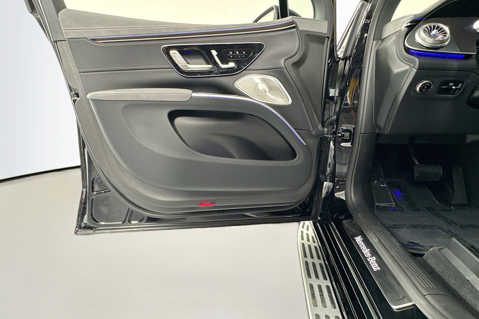 New 2026 Mercedes-Benz EQS 550 4MATIC SUV image 20