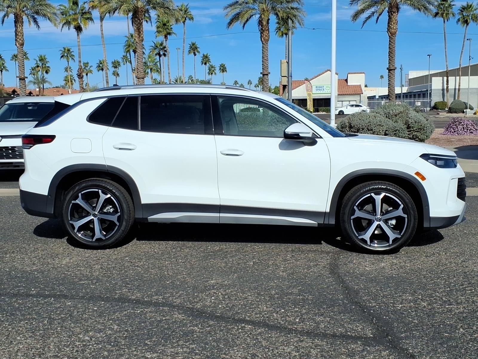 New 2026 Volkswagen Tiguan SE FWD image 6