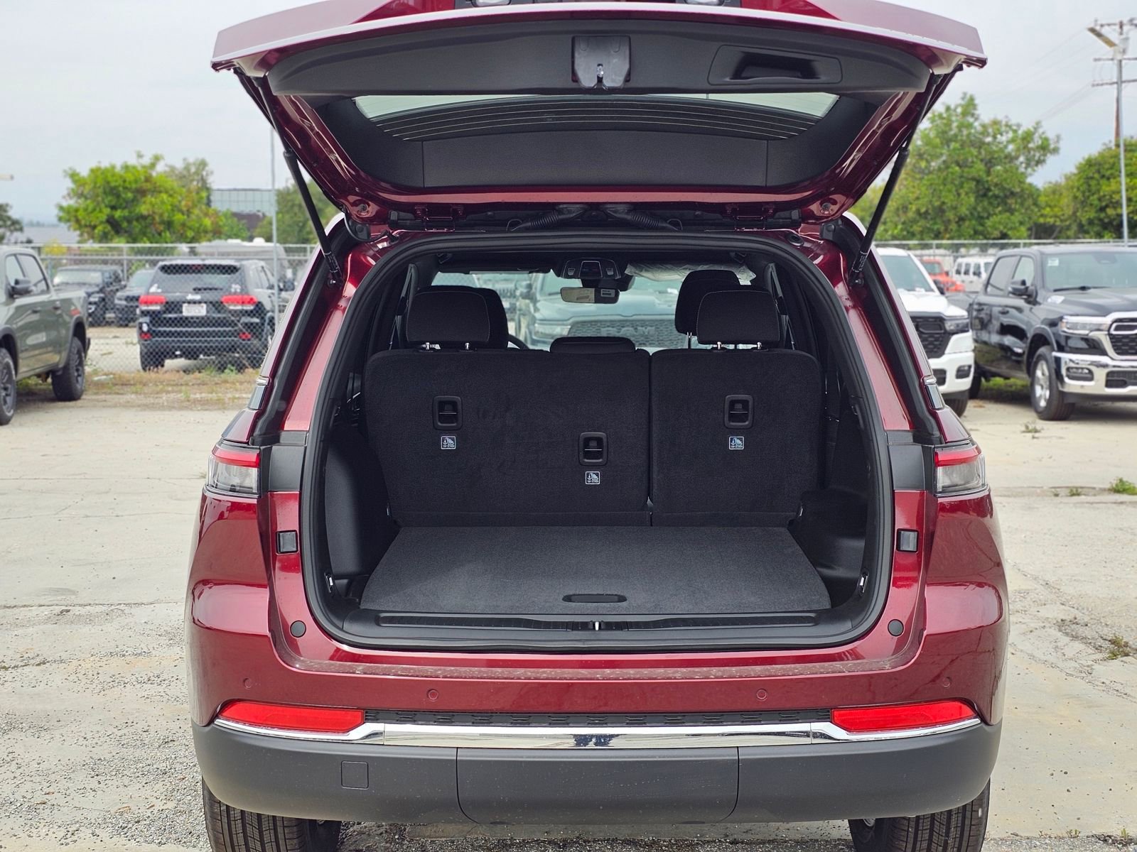 New 2026 Jeep Grand Cherokee Laredo RWD image 7
