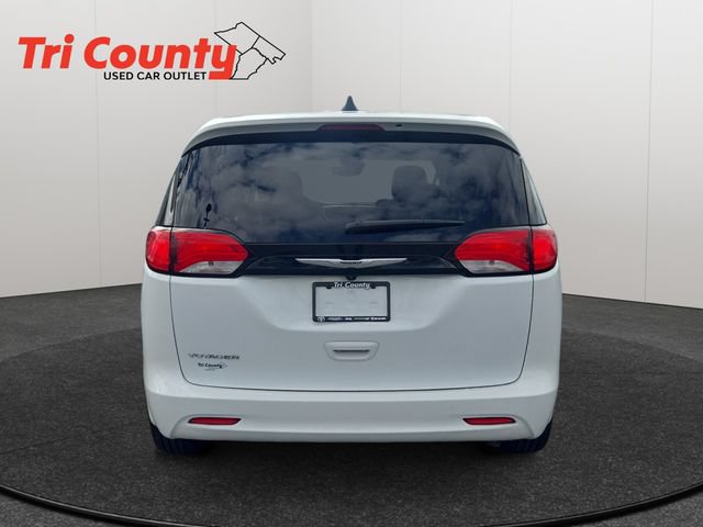 Used 2023 Chrysler Voyager LX FWD image 7