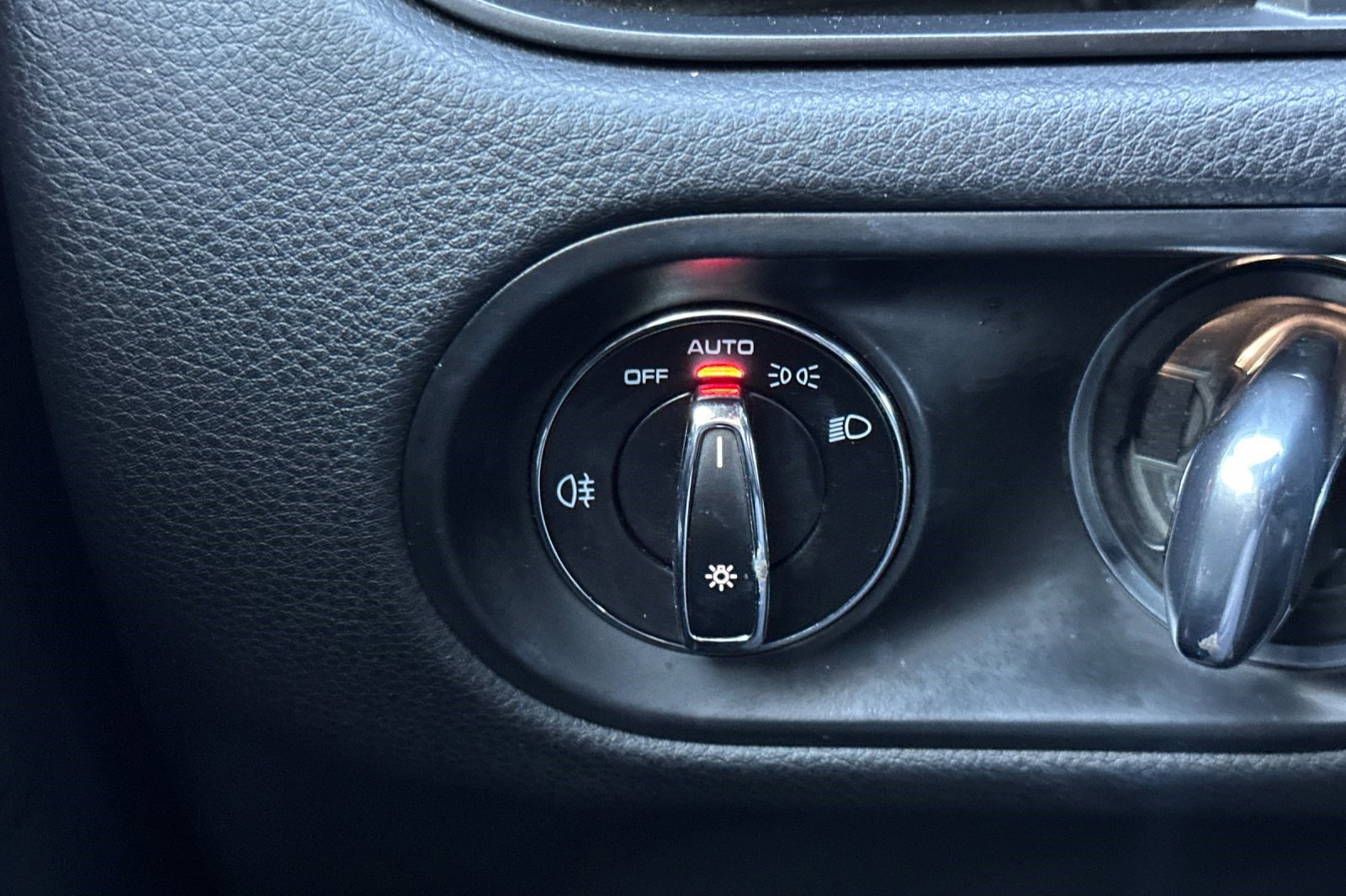 Used 2020 Porsche Macan image 35