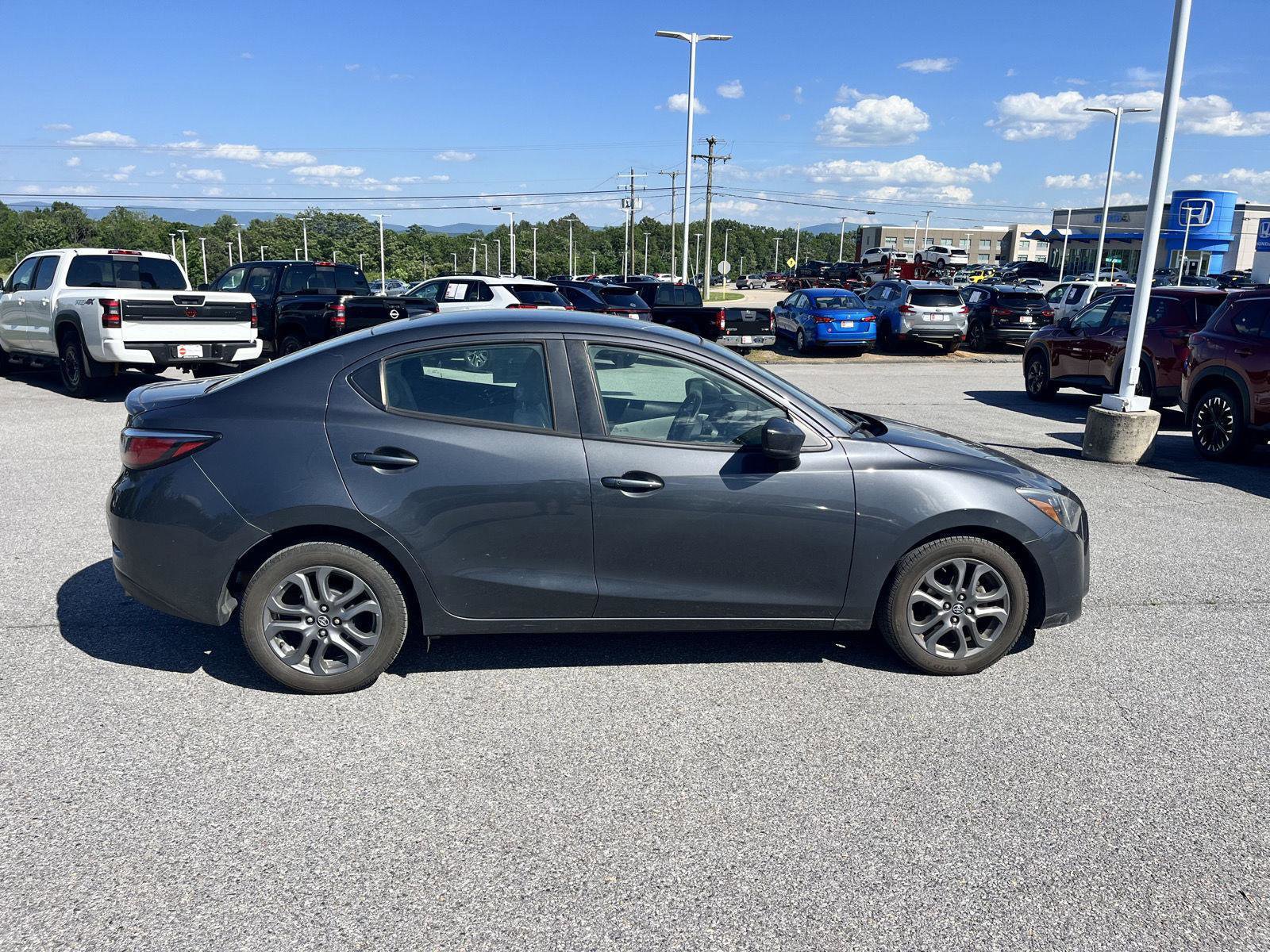 Used 2019 Toyota Yaris LE FWD image 8