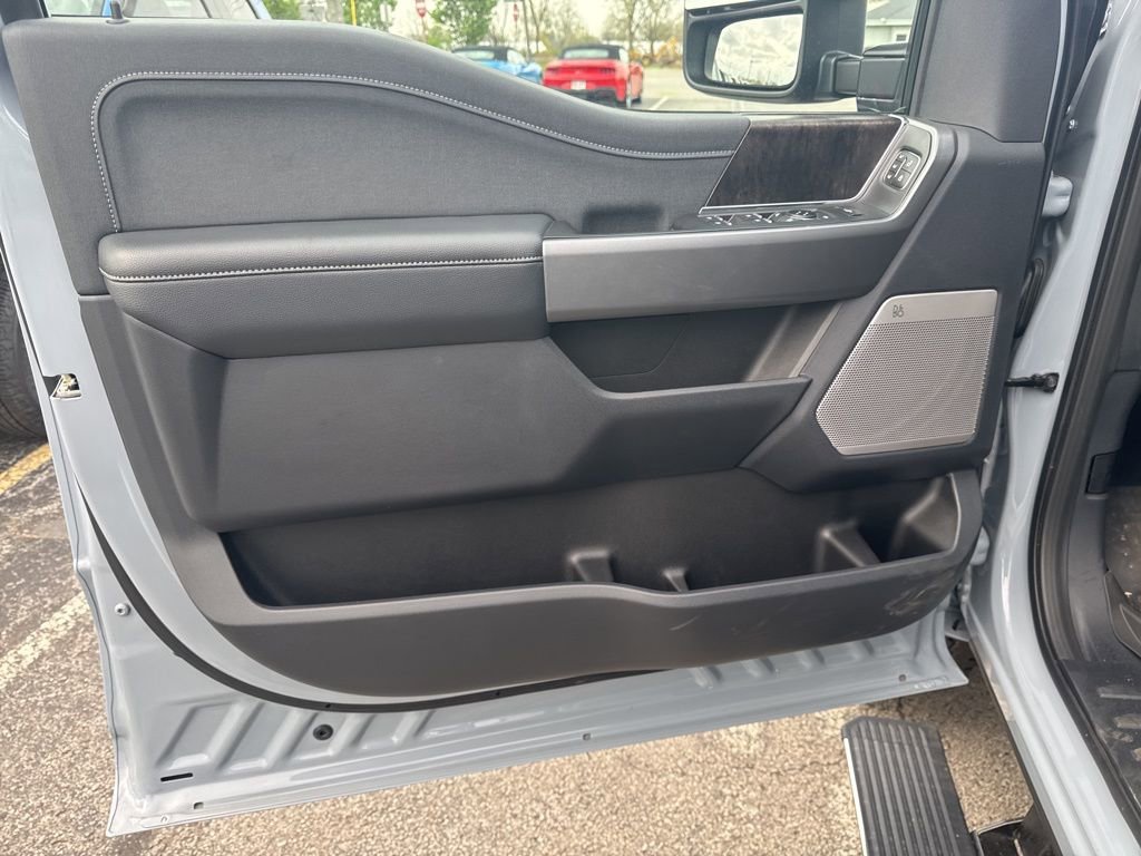 Used 2025 Ford F350 Lariat w/ Lariat Ultimate Package AWD/4WD image 11