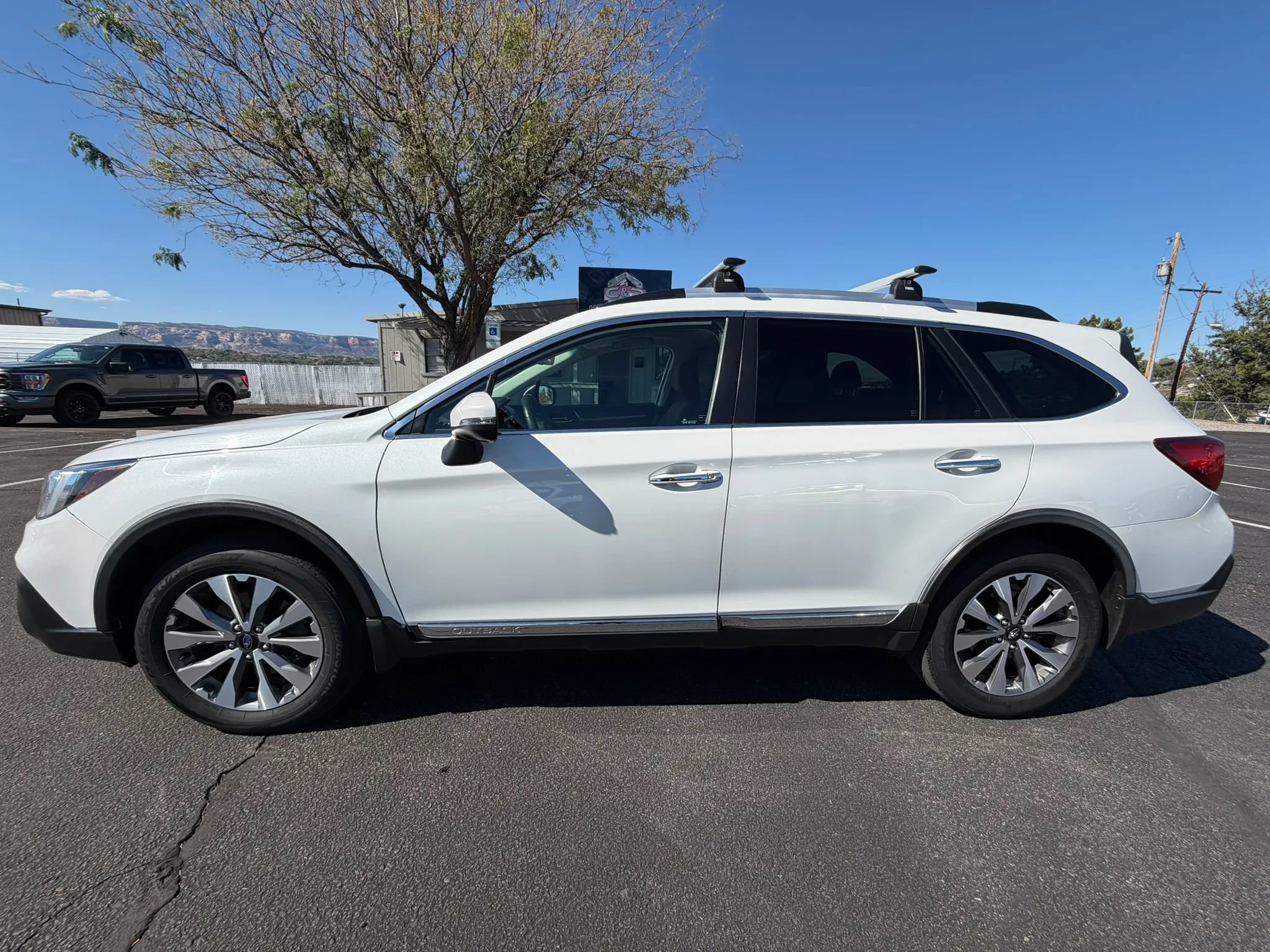 Used 2019 Subaru Outback 2.5i Touring AWD/4WD image 1