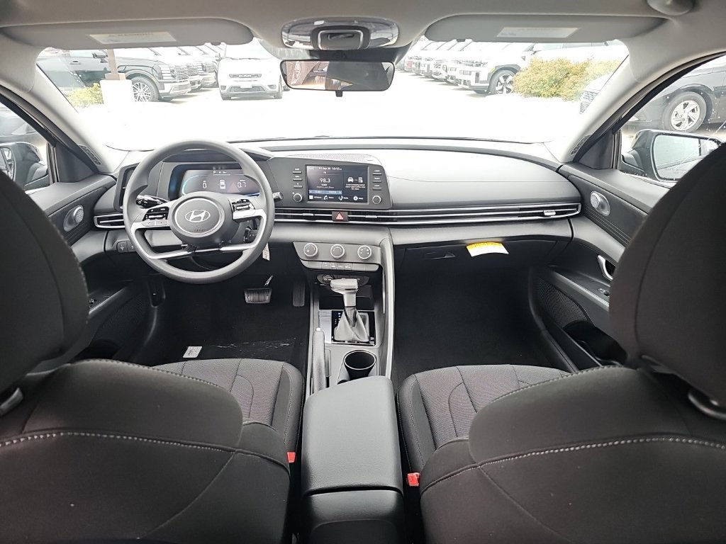 New 2026 Hyundai Elantra SE FWD image 29