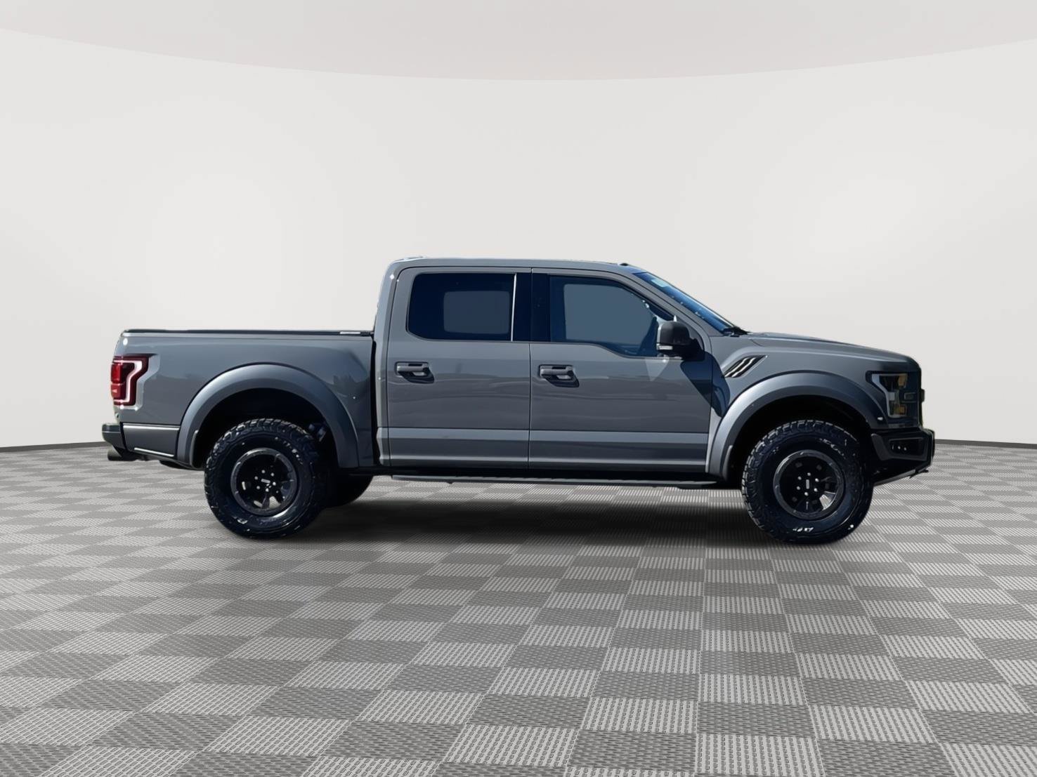 Used 2018 Ford F150 Raptor w/ Equipment Group 802A Luxury AWD/4WD image 4