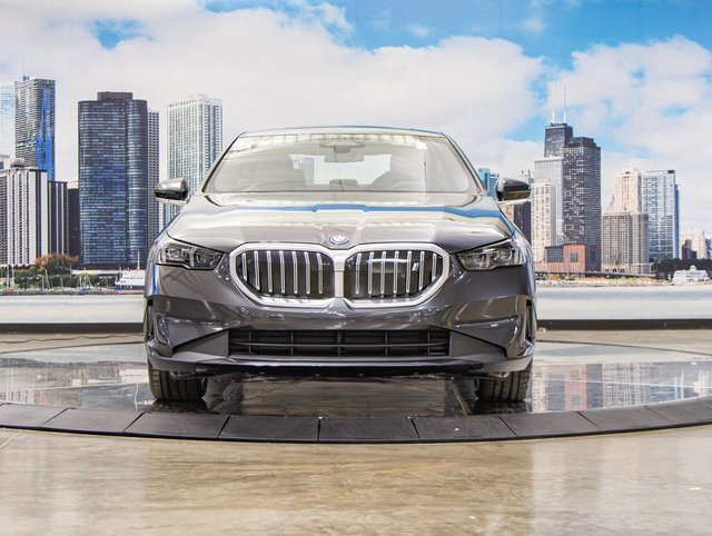 Used 2026 BMW i5 eDrive40 image 3