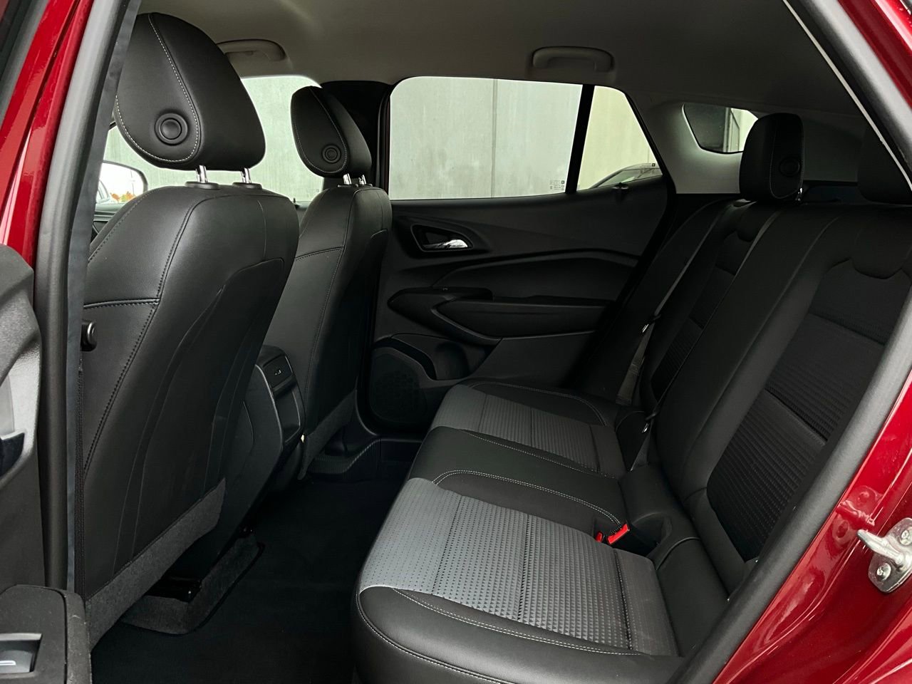 Used 2025 Chevrolet Trax LT image 11