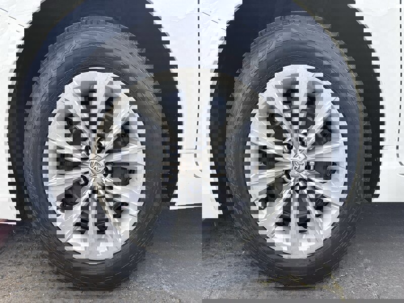 Used 2017 Toyota Camry LE image 22