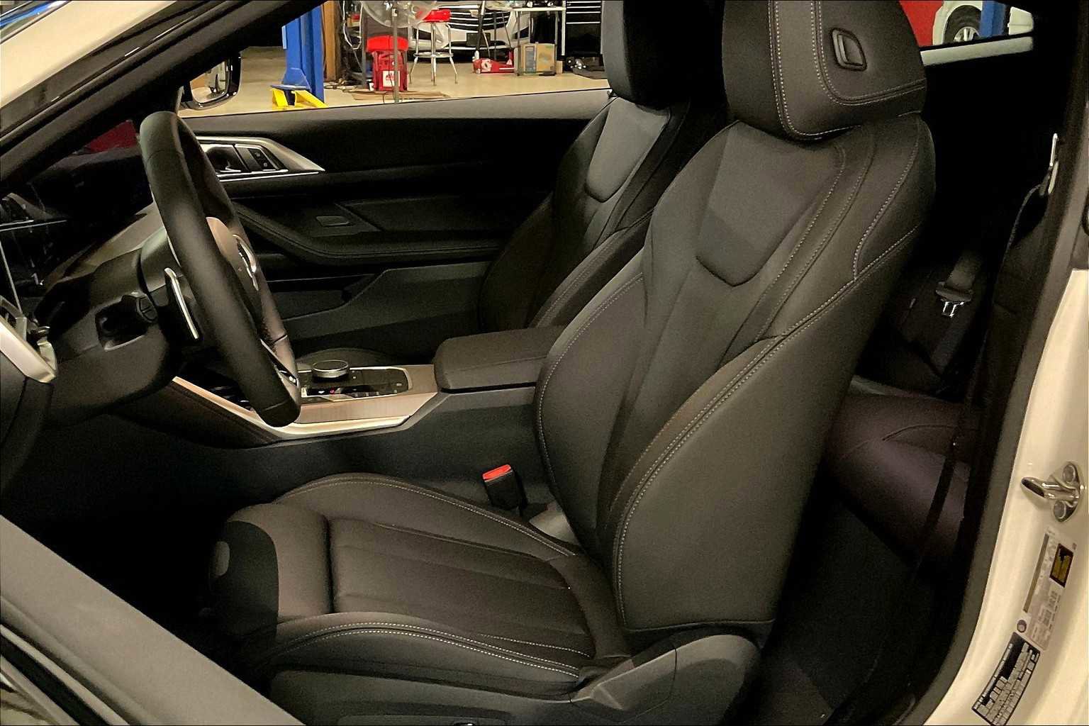 Used 2026 BMW 430i Coupe w/ M Sport Package image 9