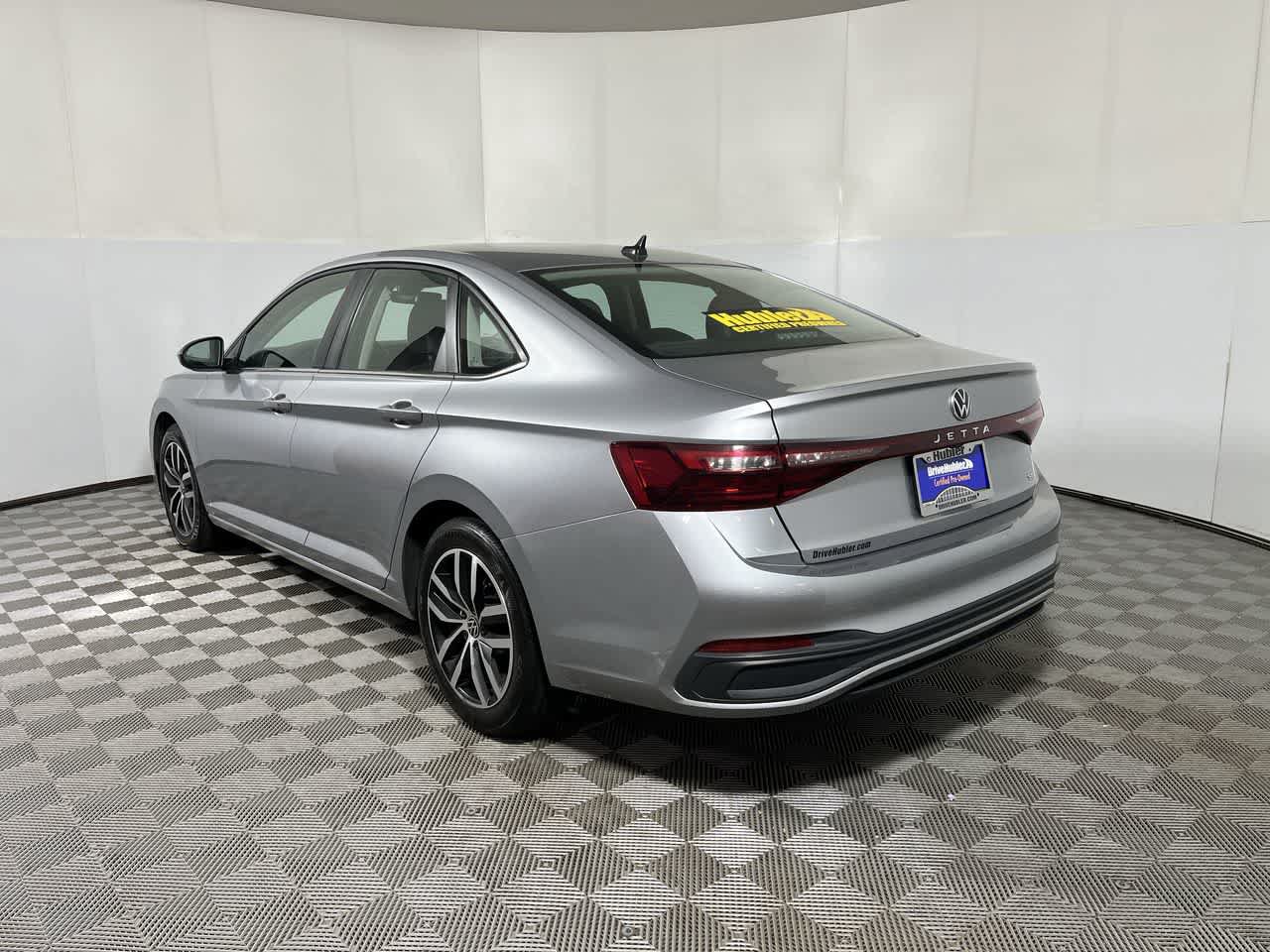 Used 2025 Volkswagen Jetta SE FWD image 6