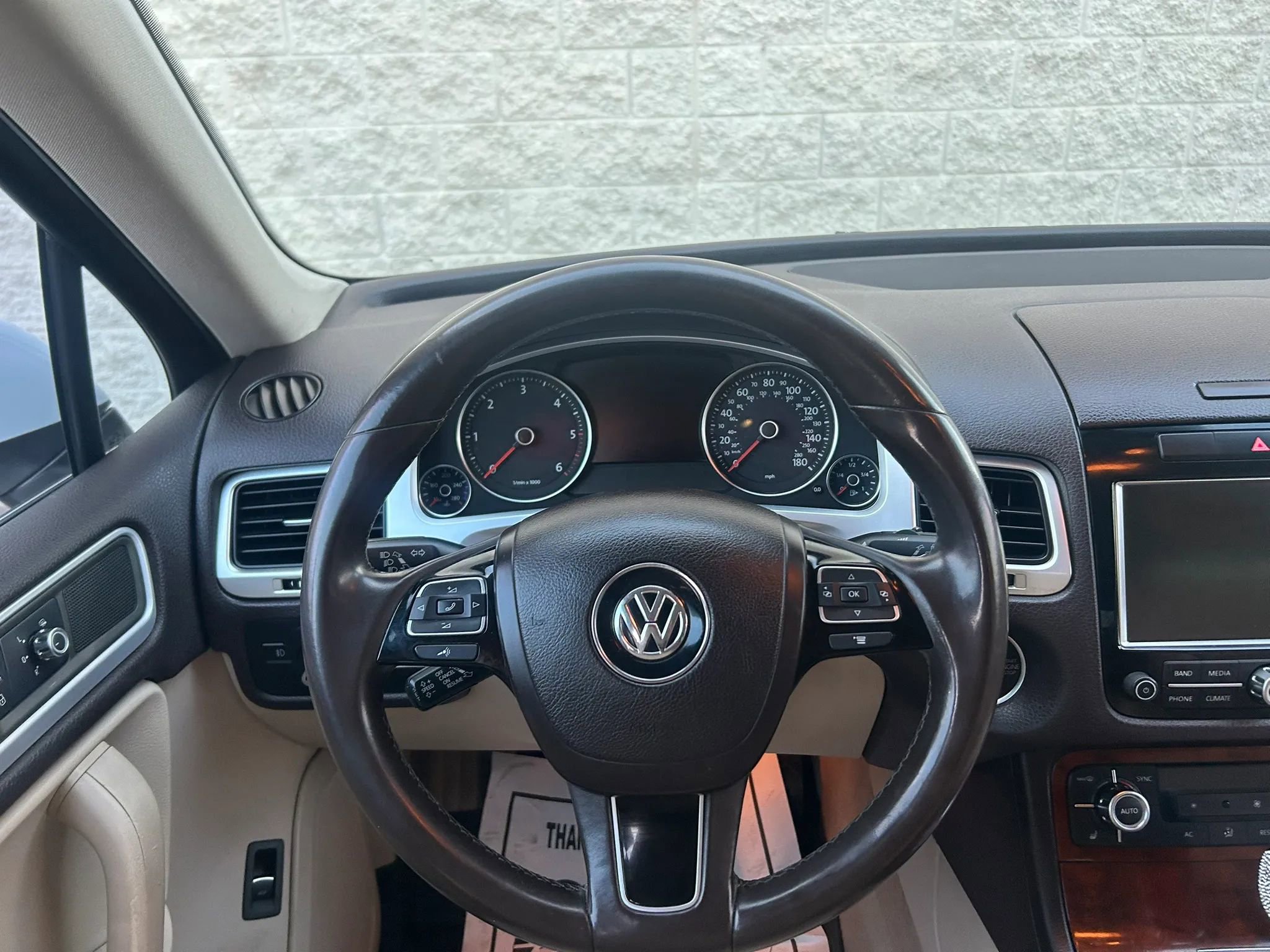 Used 2013 Volkswagen Touareg TDI image 23