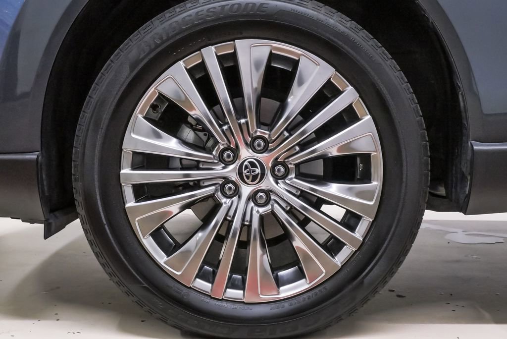 Used 2023 Toyota Venza Limited AWD/4WD image 35