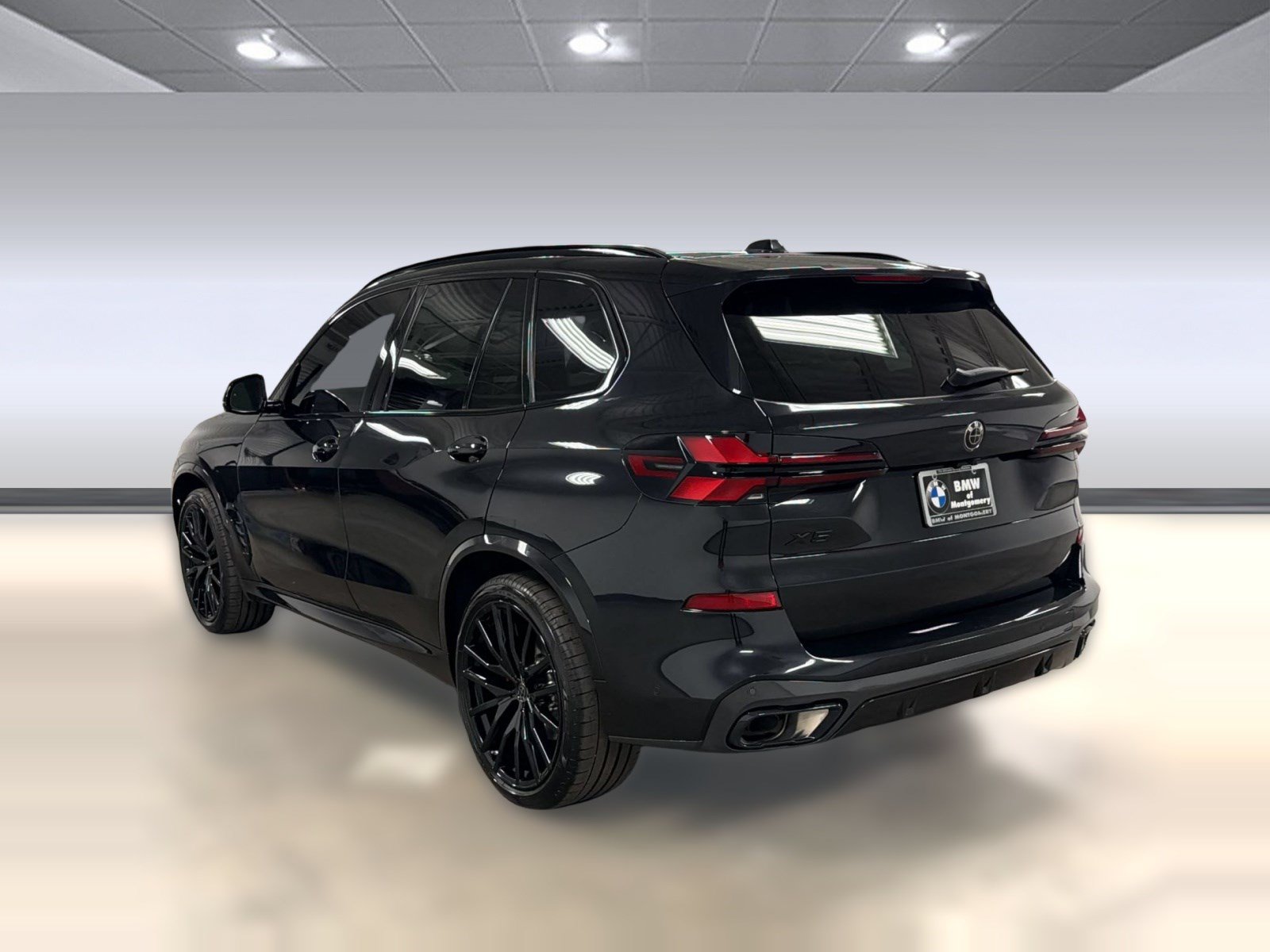 Certified 2025 BMW X5 sDrive40i w/ M Sport Package RWD image 3