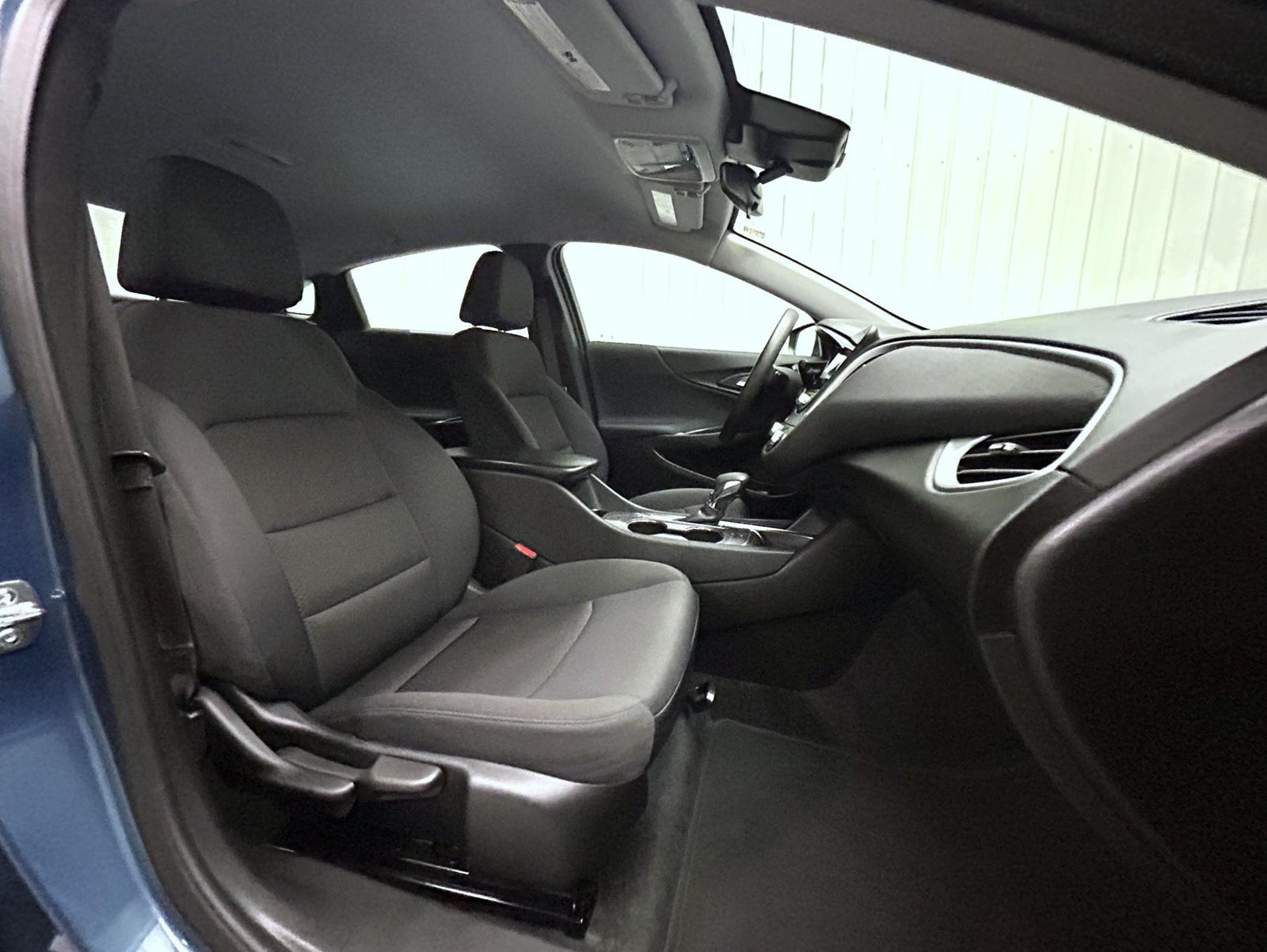 Used 2025 Chevrolet Malibu LT FWD image 15