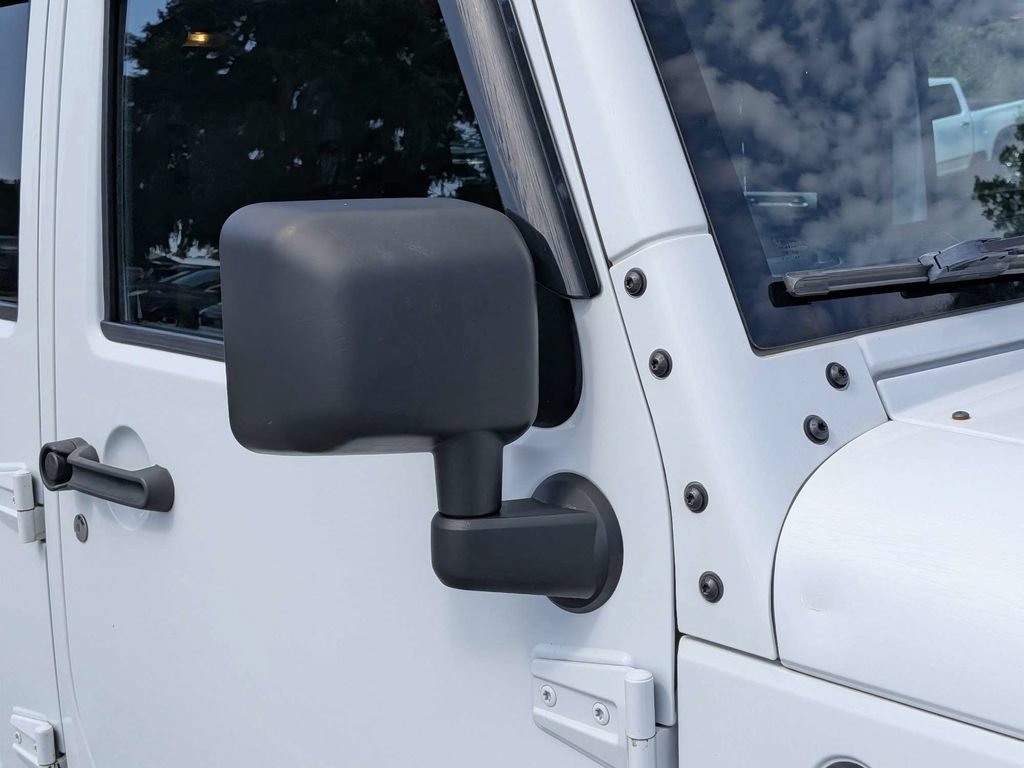 Used 2017 Jeep Wrangler Unlimited Sahara AWD/4WD image 10